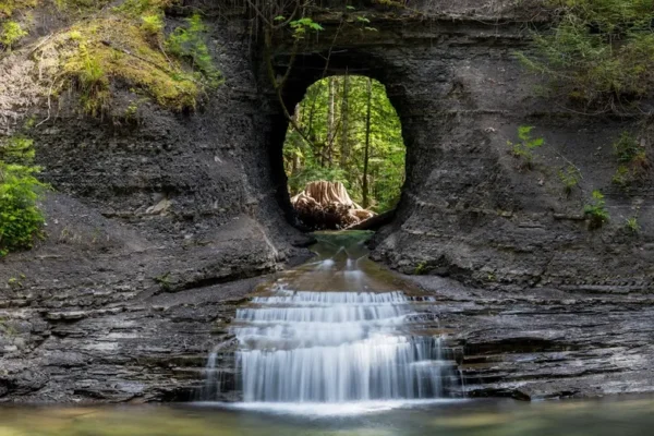 Hole In The Wall Cascade