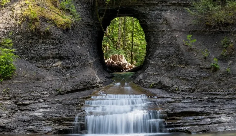 Hole In The Wall Cascade